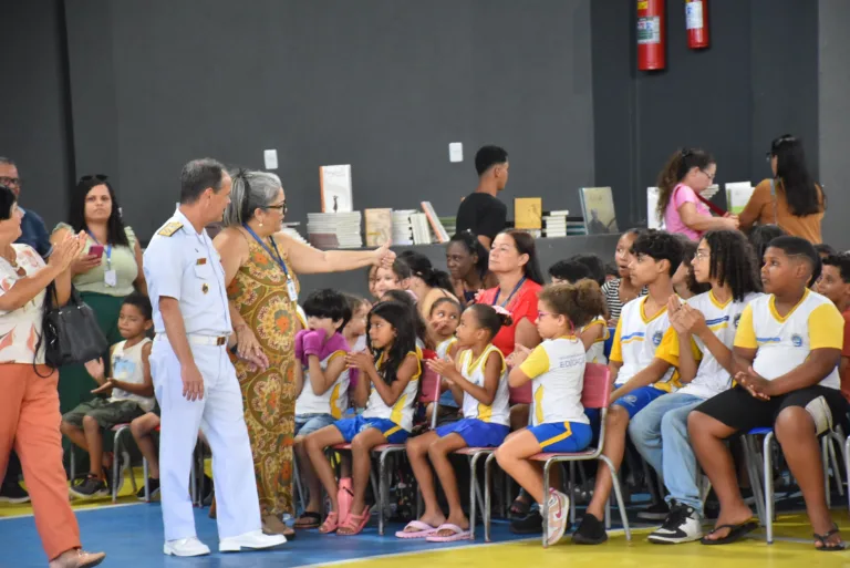 Cidades do ES recebem doação de 10 mil livros da Marinha e Biblioteca Nacional