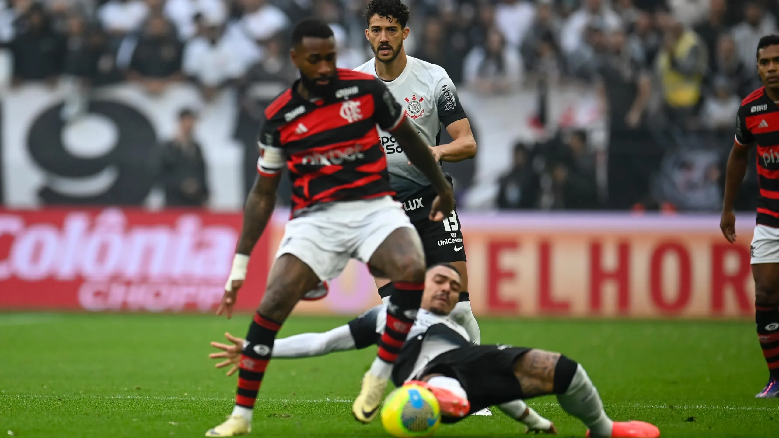 Flamengo segura o Corinthians e vai à final da Copa do Brasil