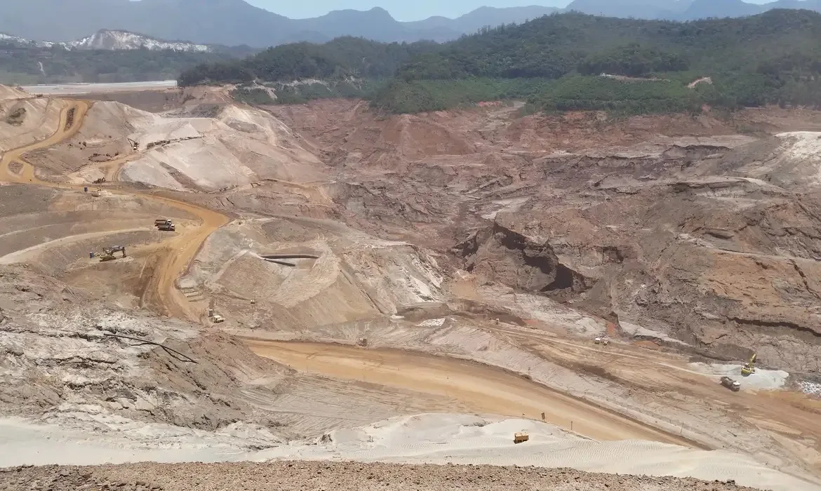 MPF recorre de decisão que absolveu réus por rompimento da barragem de Fundão