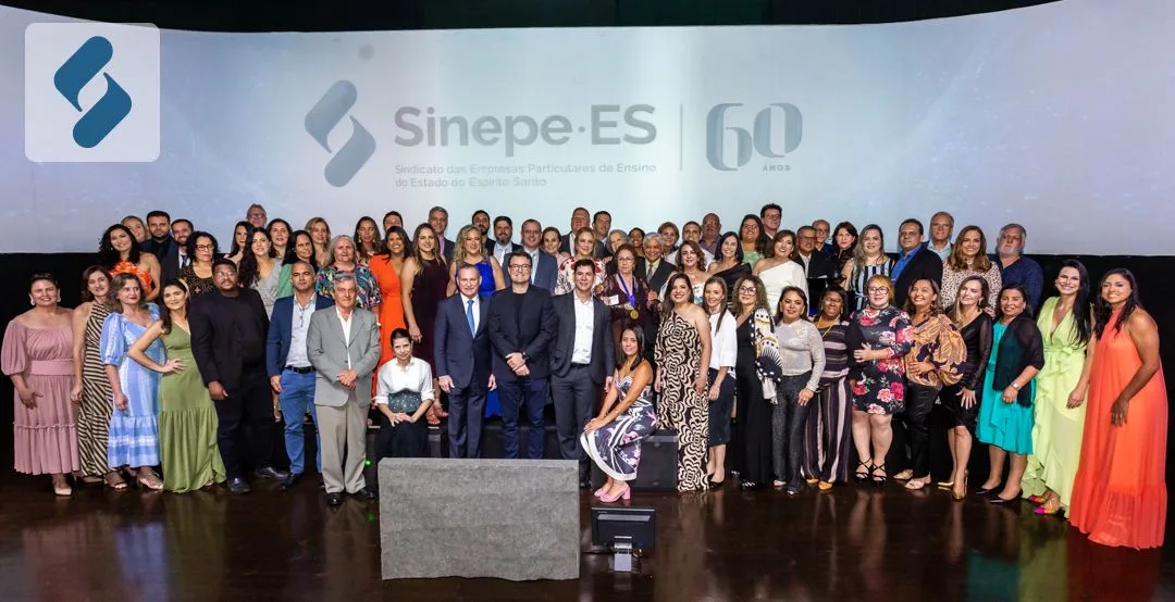 Sinepe/ES comemora 60 anos em confraternização com homenagem e premiação