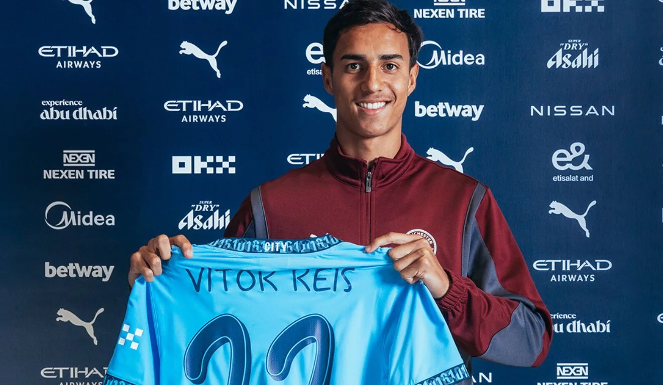 Vitor Reis, ex-Palmeiras, é anunciado pelo Manchester City