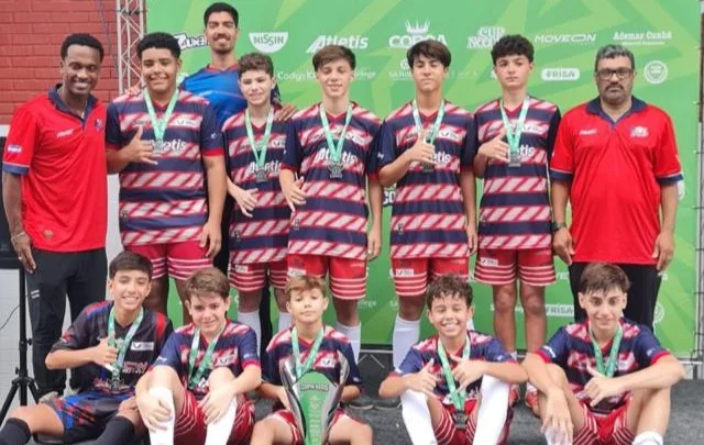 Alunos da Escola Americana de Vitória brilham no futsal e no vôlei