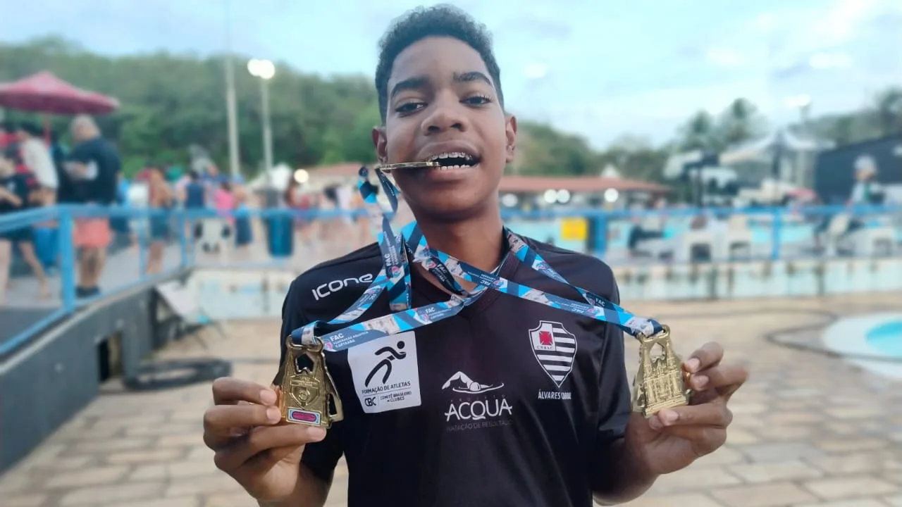 Filho de africano, capixaba é a mais nova estrela da natação brasileira