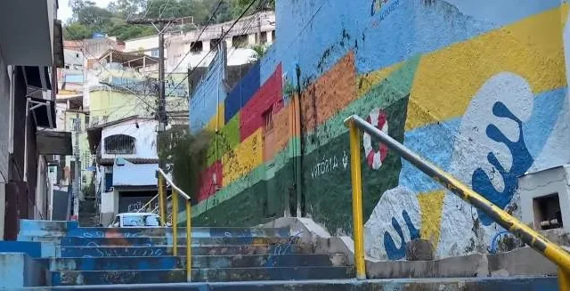 Polícia prende suspeitos de matar homem em escadaria no Centro de Vitória