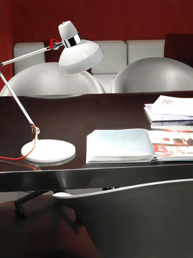 Luminária de mesa é sempre útil no ambiente interno