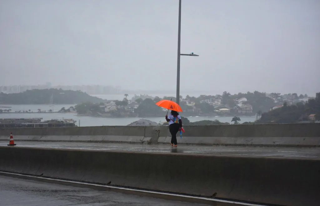 Previsão do tempo chuva clima tempo nublado