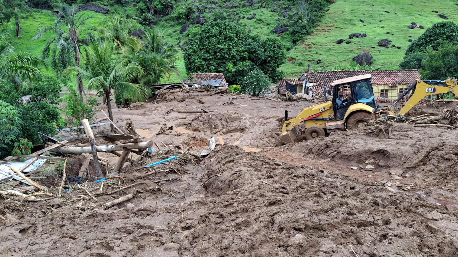 Deslizamento de terra deixa seis desabrigados em Muniz Freire