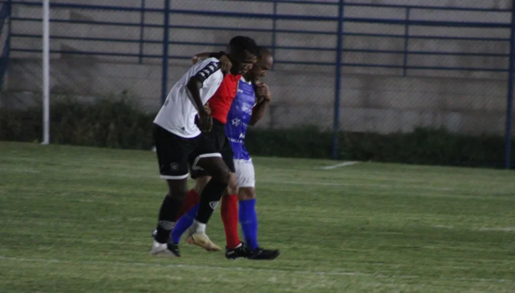 Copa Verde: Vitória x Rio Branco, no Salvador Costa. Árbitro Dagoberto Modesto sai machucado