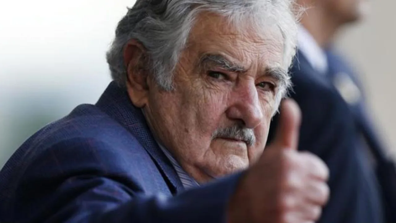 "Estou morrendo", diz Mujica após câncer se espalhar para o fígado