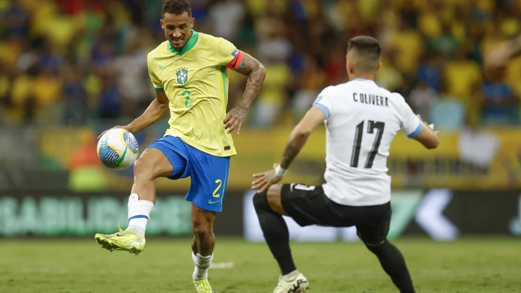 Danilo como capitão da Seleção Brasileira: Brasil x Uruguai