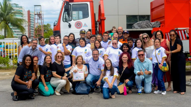 Bombeiros formam segunda turma de brigadistas com Síndrome de Down