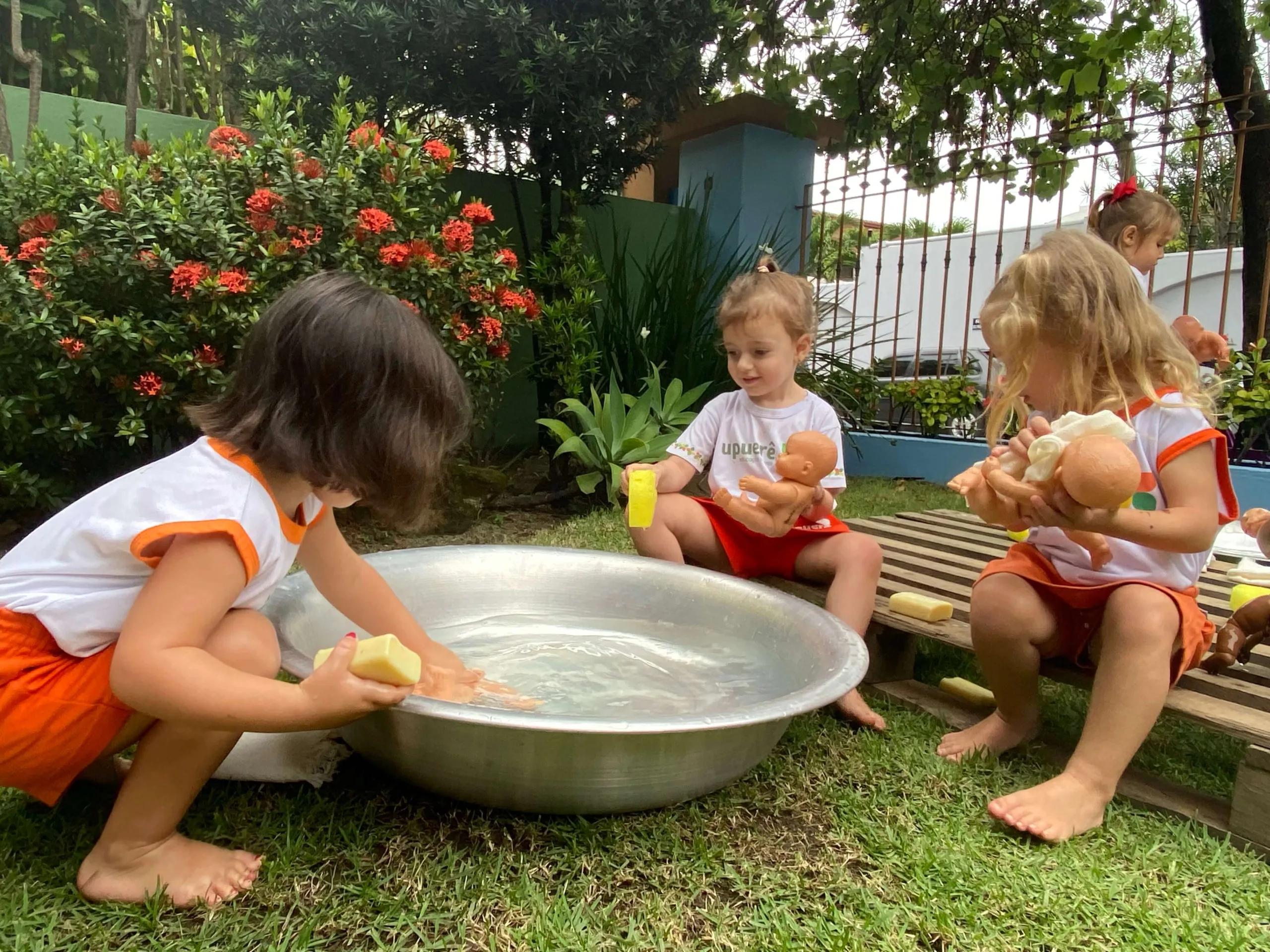 Férias: como brincar ao ar livre afasta as telas na primeira infância?