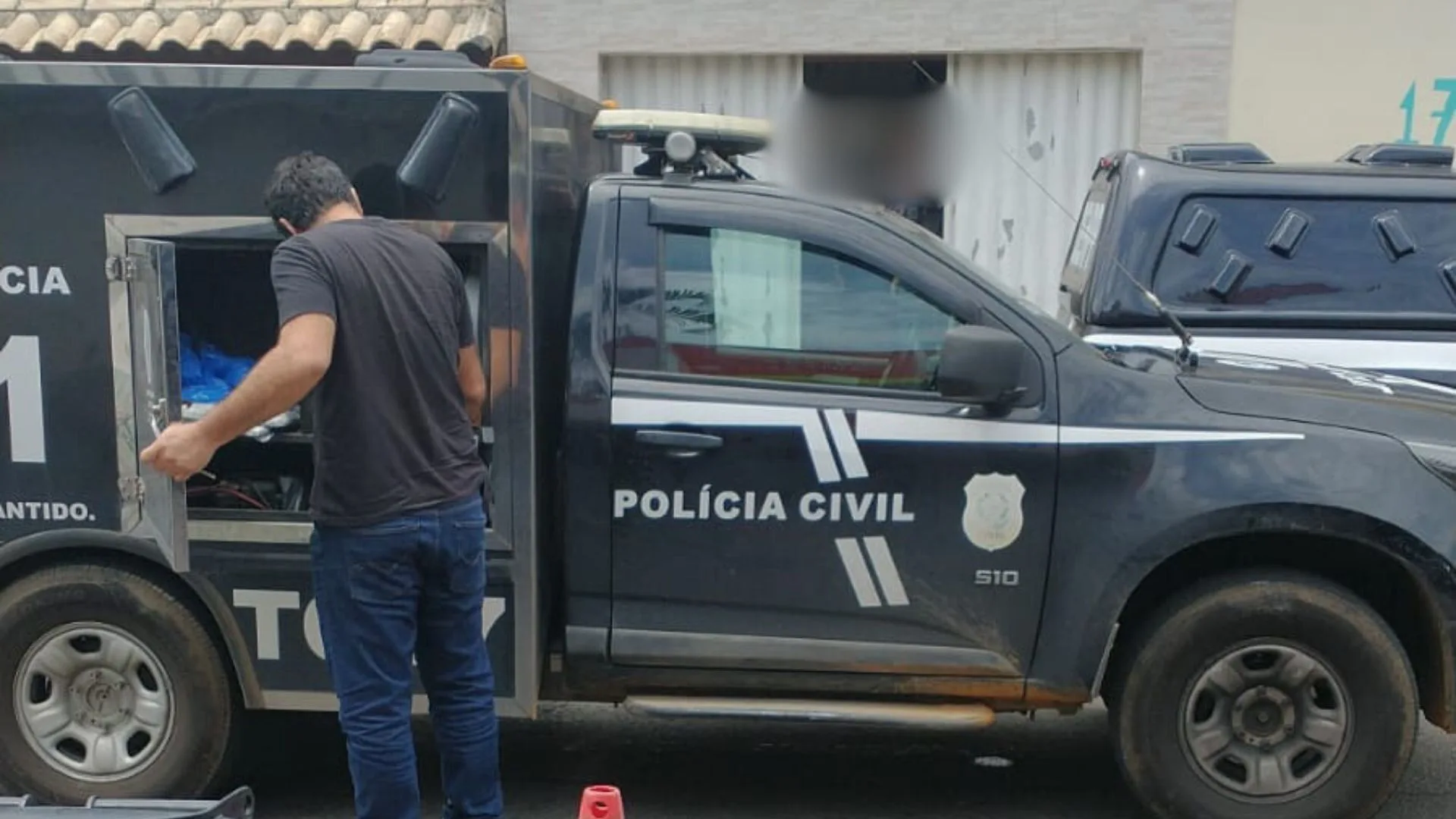 Homem morre esfaqueado durante briga em apartamento na Serra