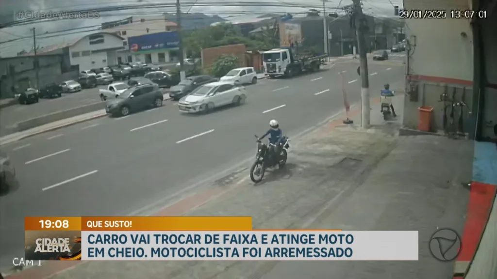 Acidente na Serra deixa motociclista com ferimentos leves