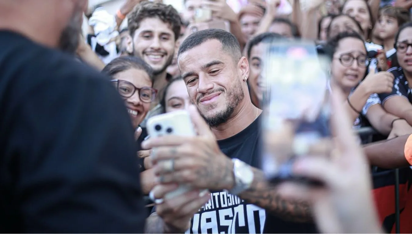 Chegada do Vasco a Vitória para jogo contra o Volta Redonda no Kleber Andrade.