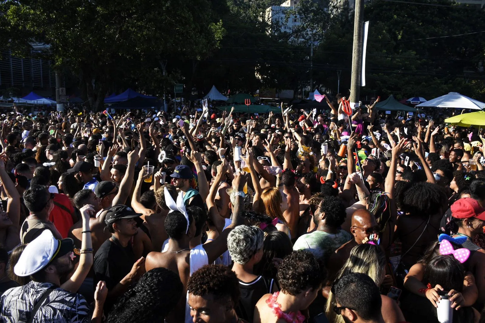 Carnaval de Vitória: trio até a meia-noite e mais um dia de folia no Sambão