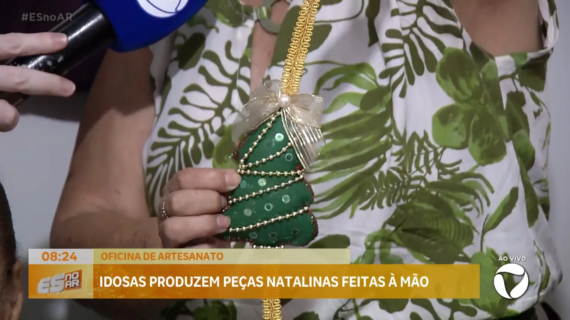 Idosas produzem peças natalinas feitas à mão