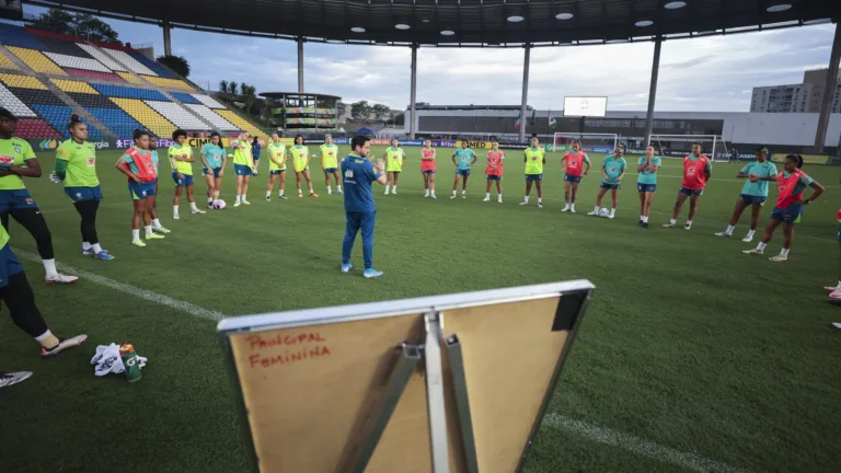 VÍDEO | Seleção brasileira feminina faz ajuste final antes do jogo contra a Colômbia no ES