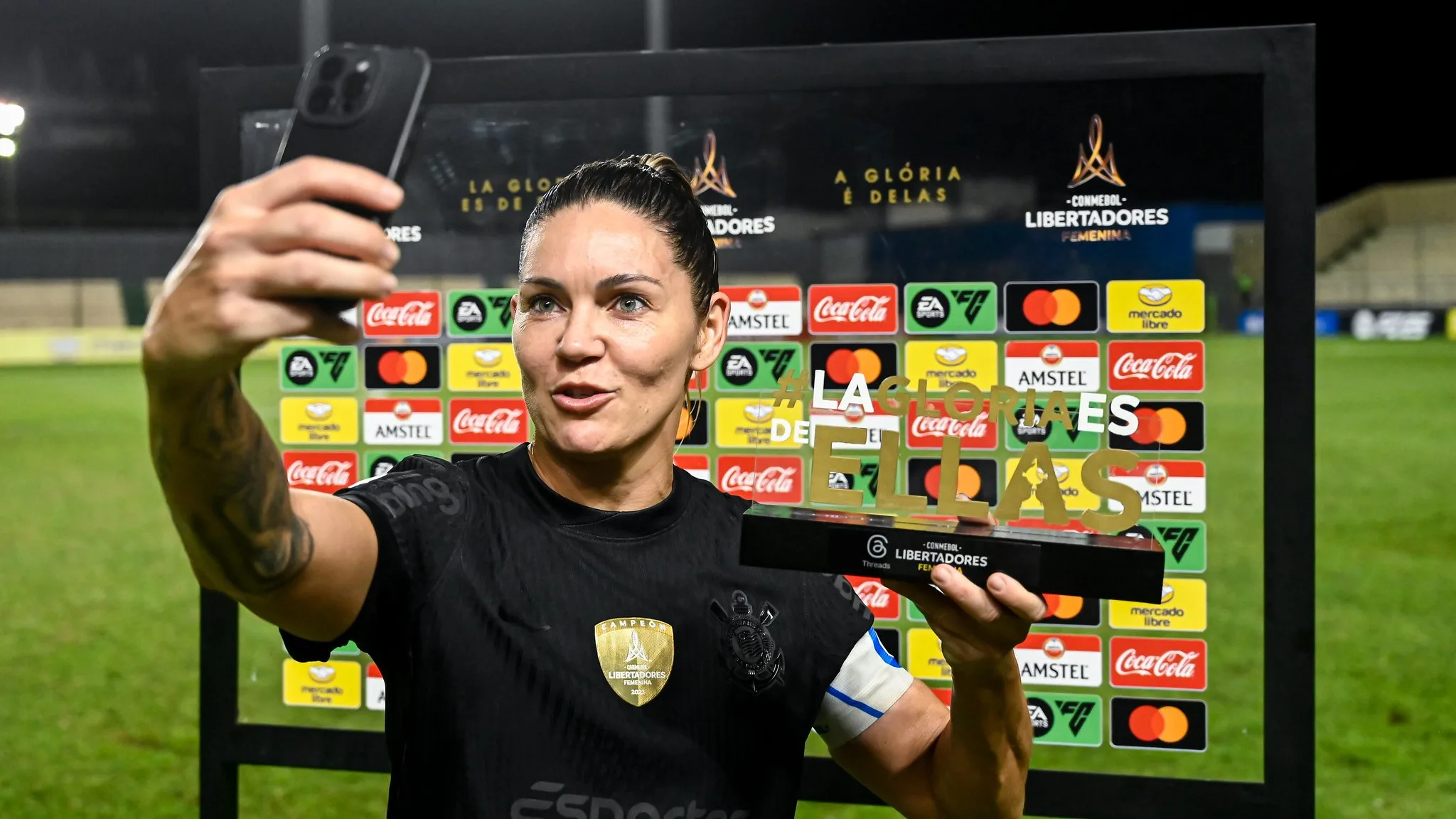 Capixaba é a craque do jogo e Corinthians avança na Libertadores