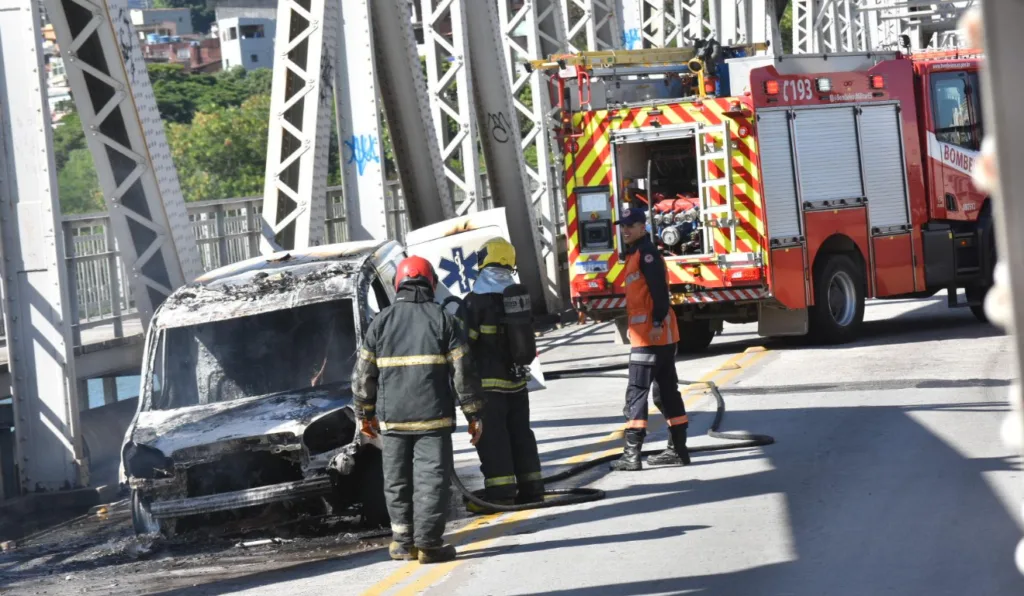 Ambulância Incêndio Cinco Pontes