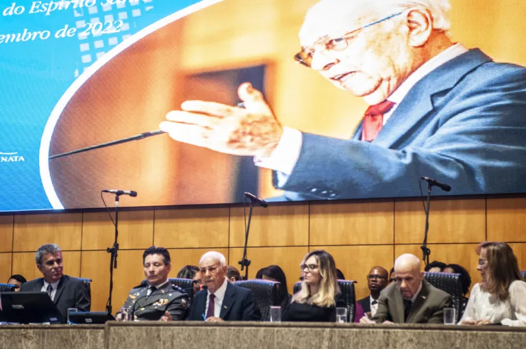 Ales cria Comenda Gedelti Victalino Teixeira Gueiros 

e homenageia fiéis e membros da sociedade