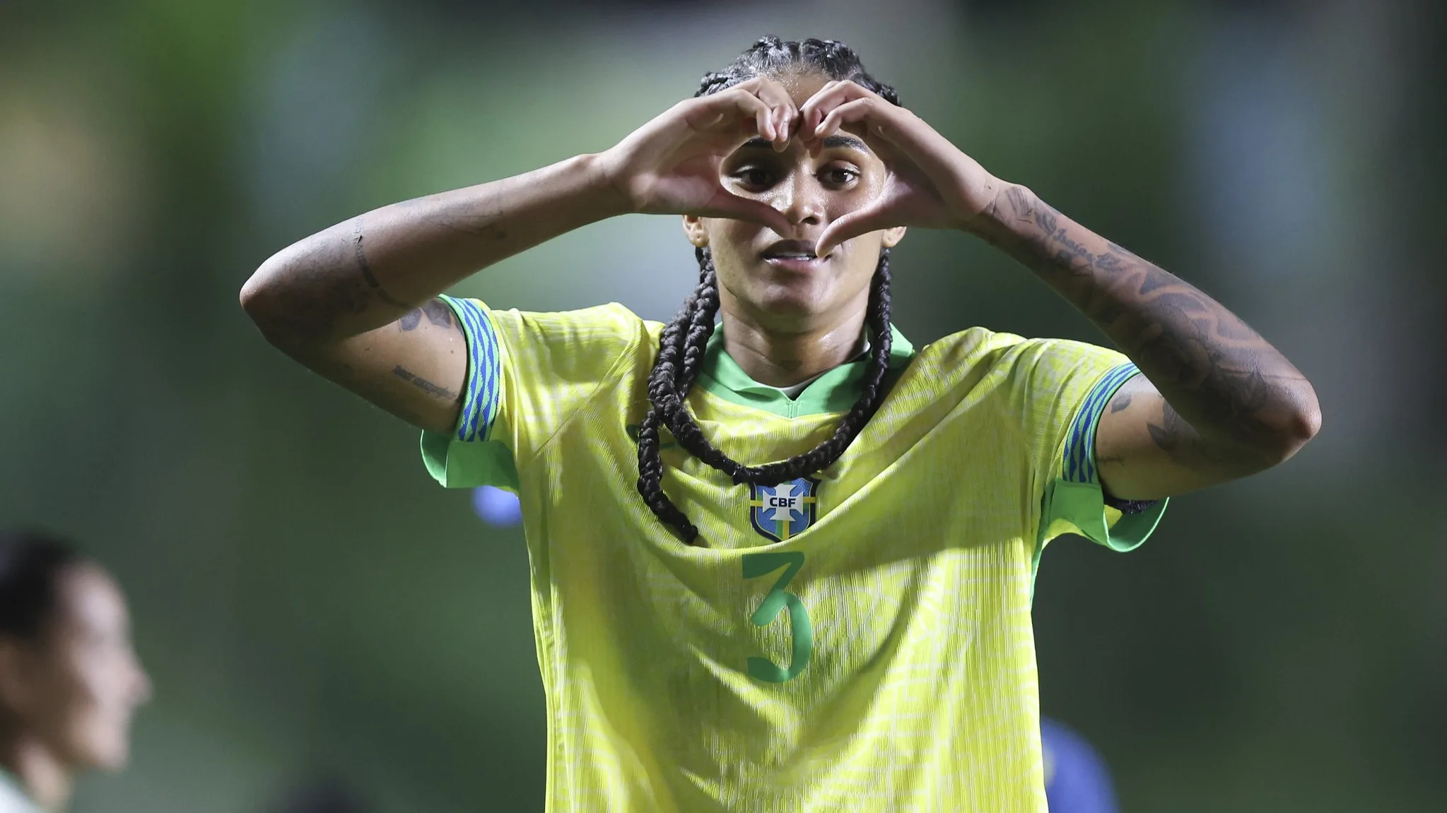 Revista divulga posições das jogadoras brasileiras na Bola de Ouro