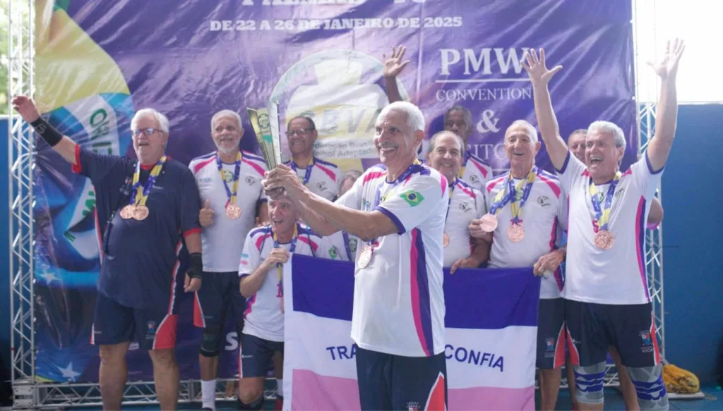 Superliga da Melhor Idade 2025. Vôlei adaptado. Guarapari foi prata (Foto: Divulgação/CBVA)