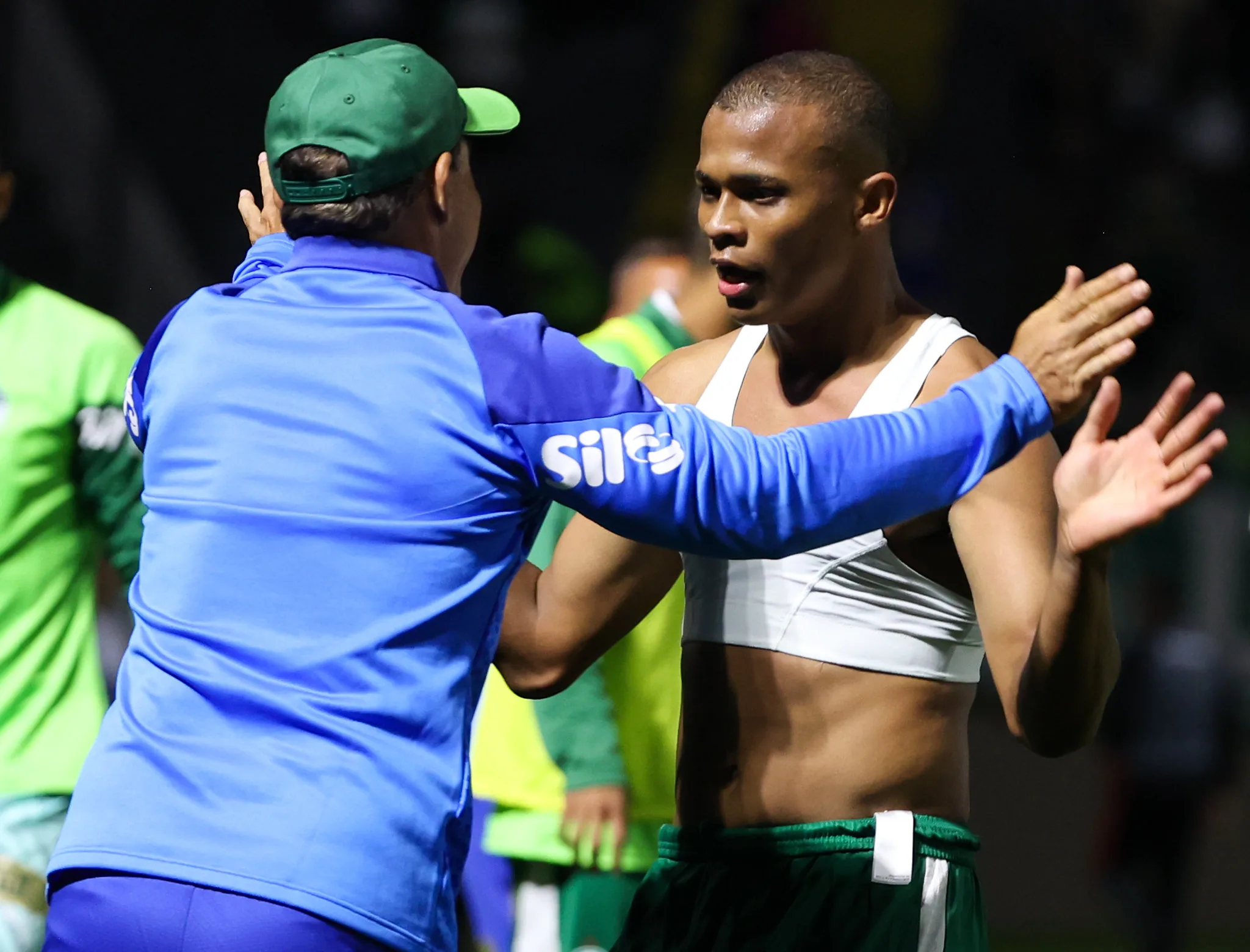 Palmeiras supera falha de goleiro, vence e avança na Copinha