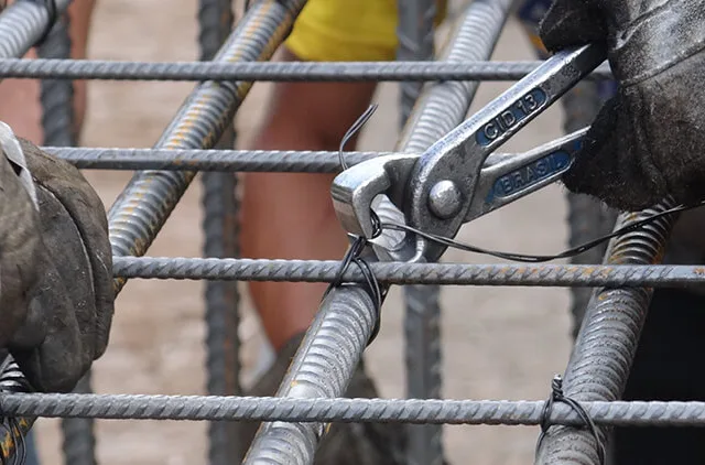 Corte e dobra de vergalhões dão agilidade e economia para obras