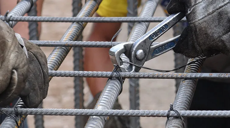 Corte e dobra de vergalhões dão agilidade e economia para obras