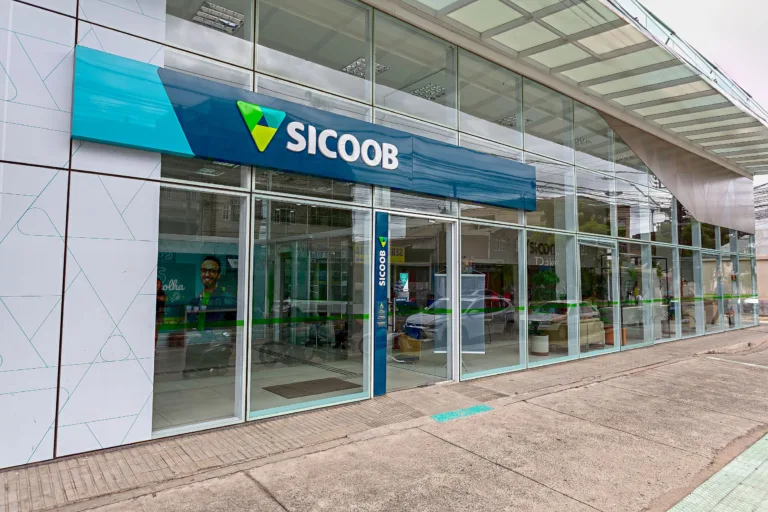 Sicoob expande horário de funcionamento das agências