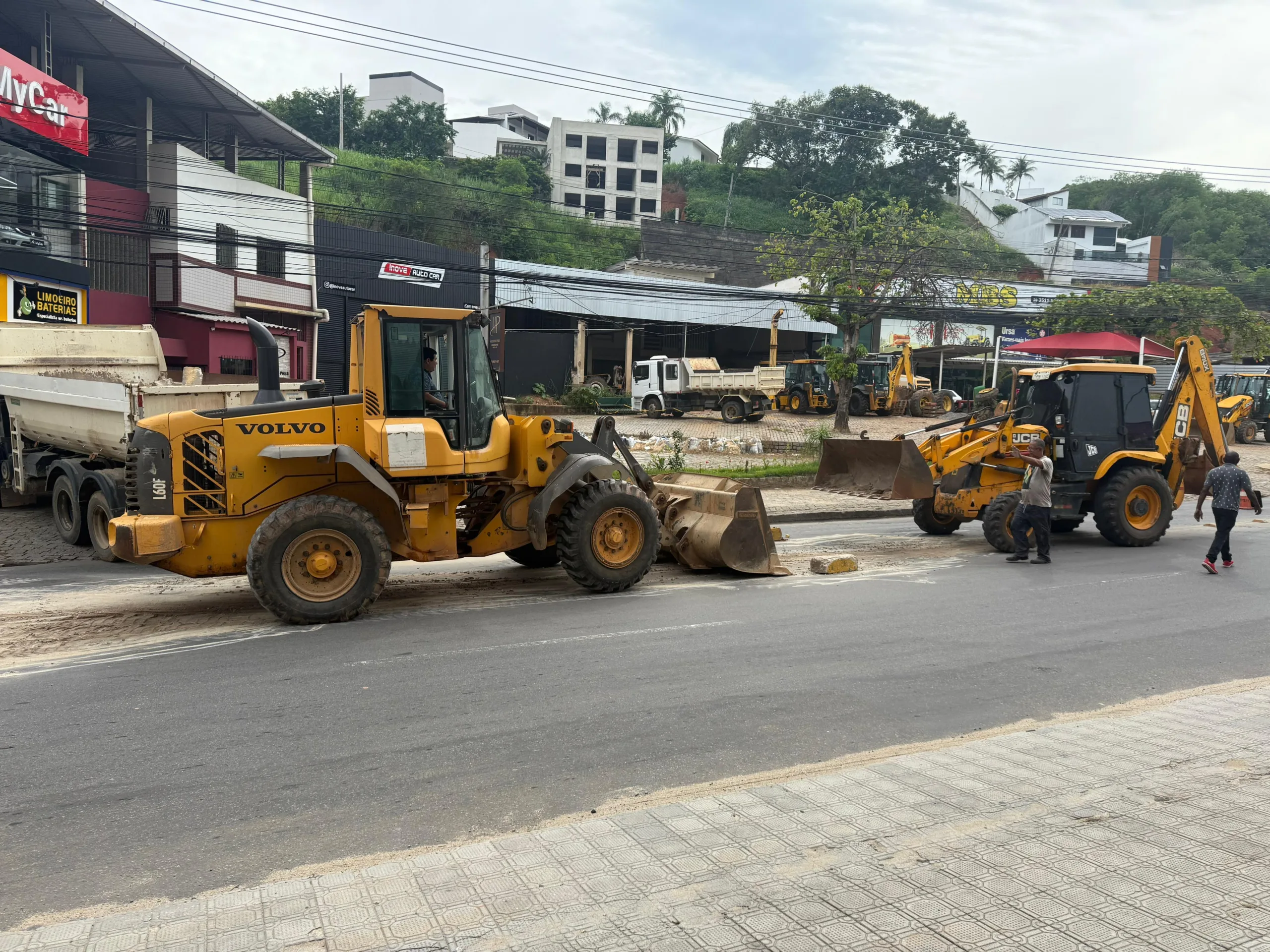 Ferraço determina remoção de muretas de avenida de Cachoeiro