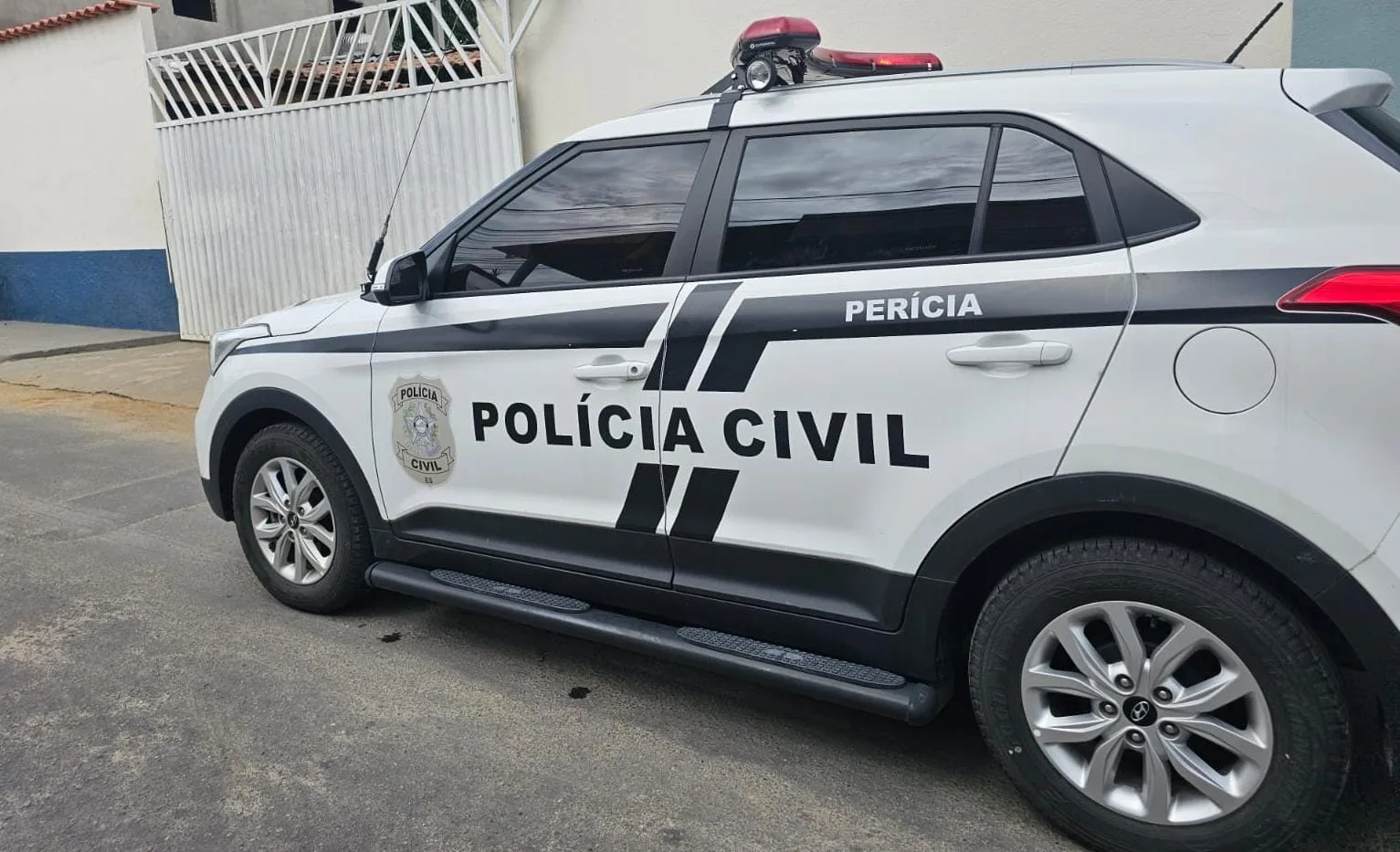 Homem é assassinado a tiros dentro de carro em Cariacica