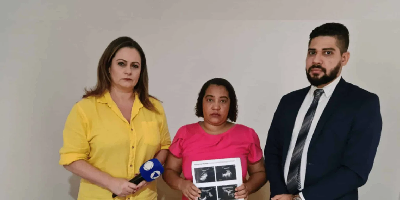 Seis anos à espera por cirurgia de tireoide. Marcelle Altoé conversou com o assessor jurídico Joaquim Araújo Júnior sobre o que pode ser feito. Foto: Conexão Justiça Seis anos à espera por cirurgia de tireoide. Marcelle Altoé conversou com o assessor jurídico Joaquim Araújo Júnior sobre o que pode ser feito. Foto: Conexão Justiça