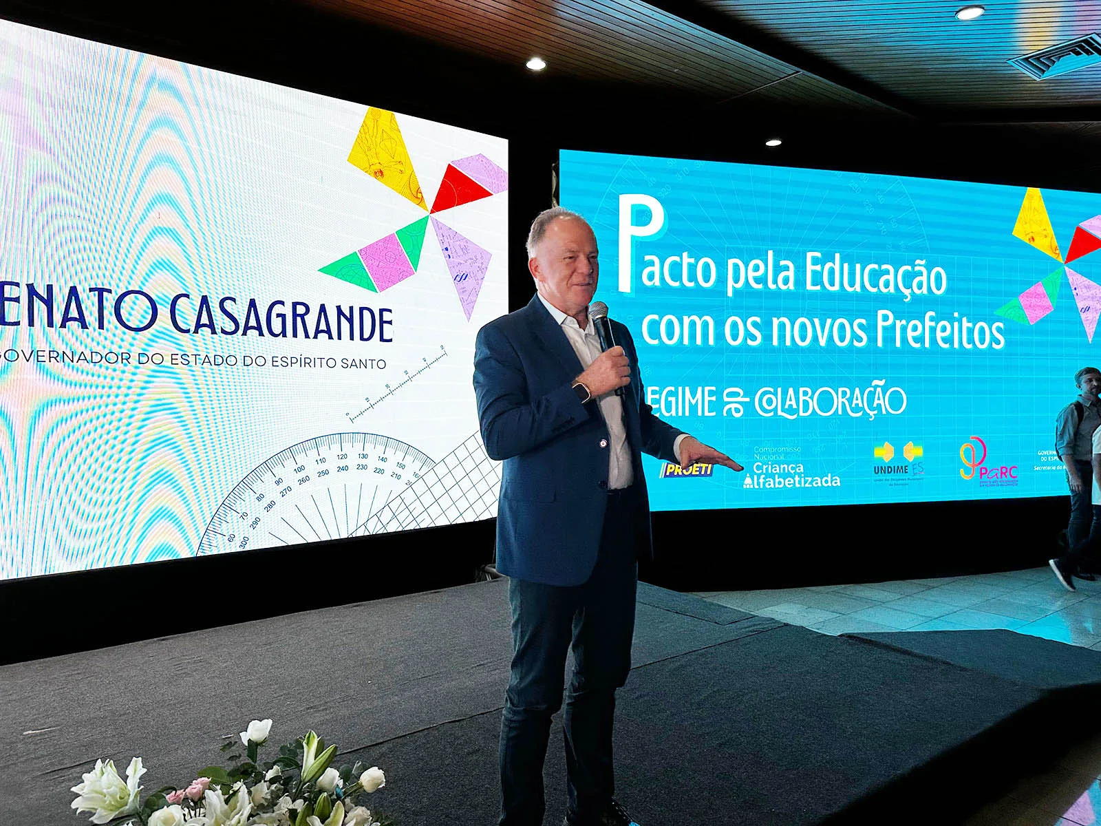 Casagrande no evento Pacto pela Educação (foto: Secom-ES)