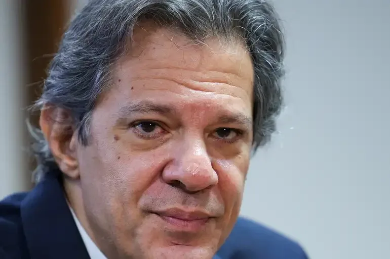 'Temos de corrigir essa escorregada que o dólar deu aqui', diz Haddad