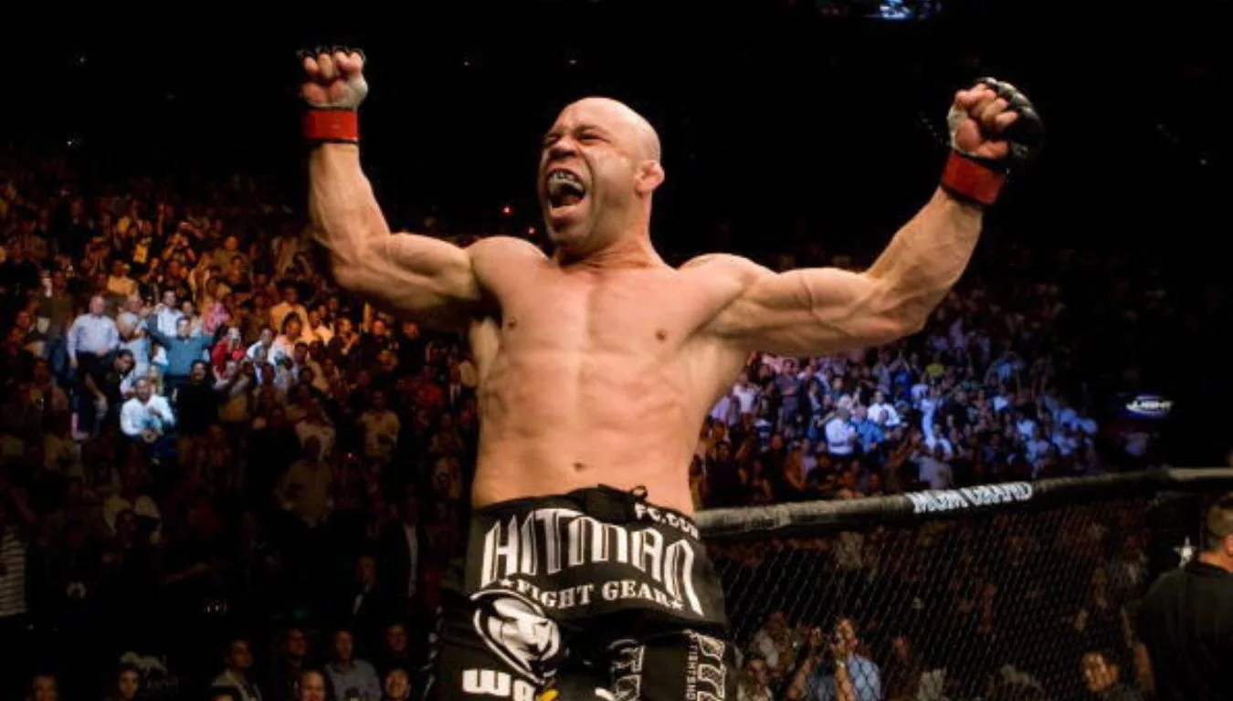 Wanderlei Silva comemora a vitória sobre Keith Jardine no UFC 84