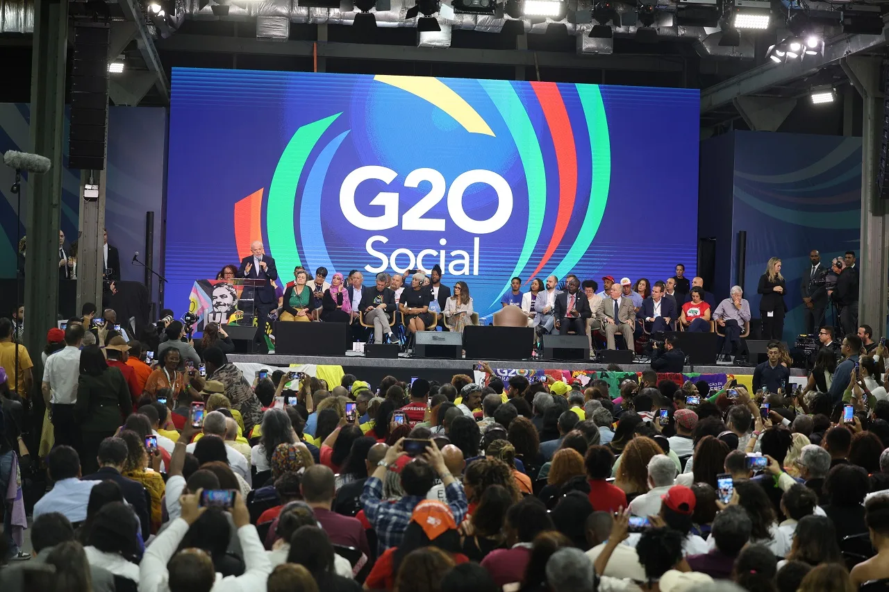 Rio de Janeiro (RJ), 16/11/2024 – O presidente do Brasil, Luís Inácio Lula da Silva durante ato de entrega do documento final da cúpula do G20 Social, no Boulevard Olímpico na zona portuária da capital fluminense. Foto: Tomaz Silva/Agência Brasil