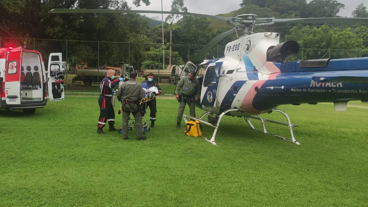 Homem é socorrido de helicóptero após se afogar em rio em Santa Leopoldina