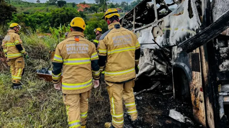 Sobe para 41 número de mortos em acidente em Minas Gerais