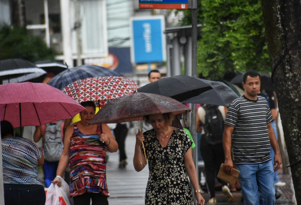 Previsão do tempo chuva clima tempo nublado
