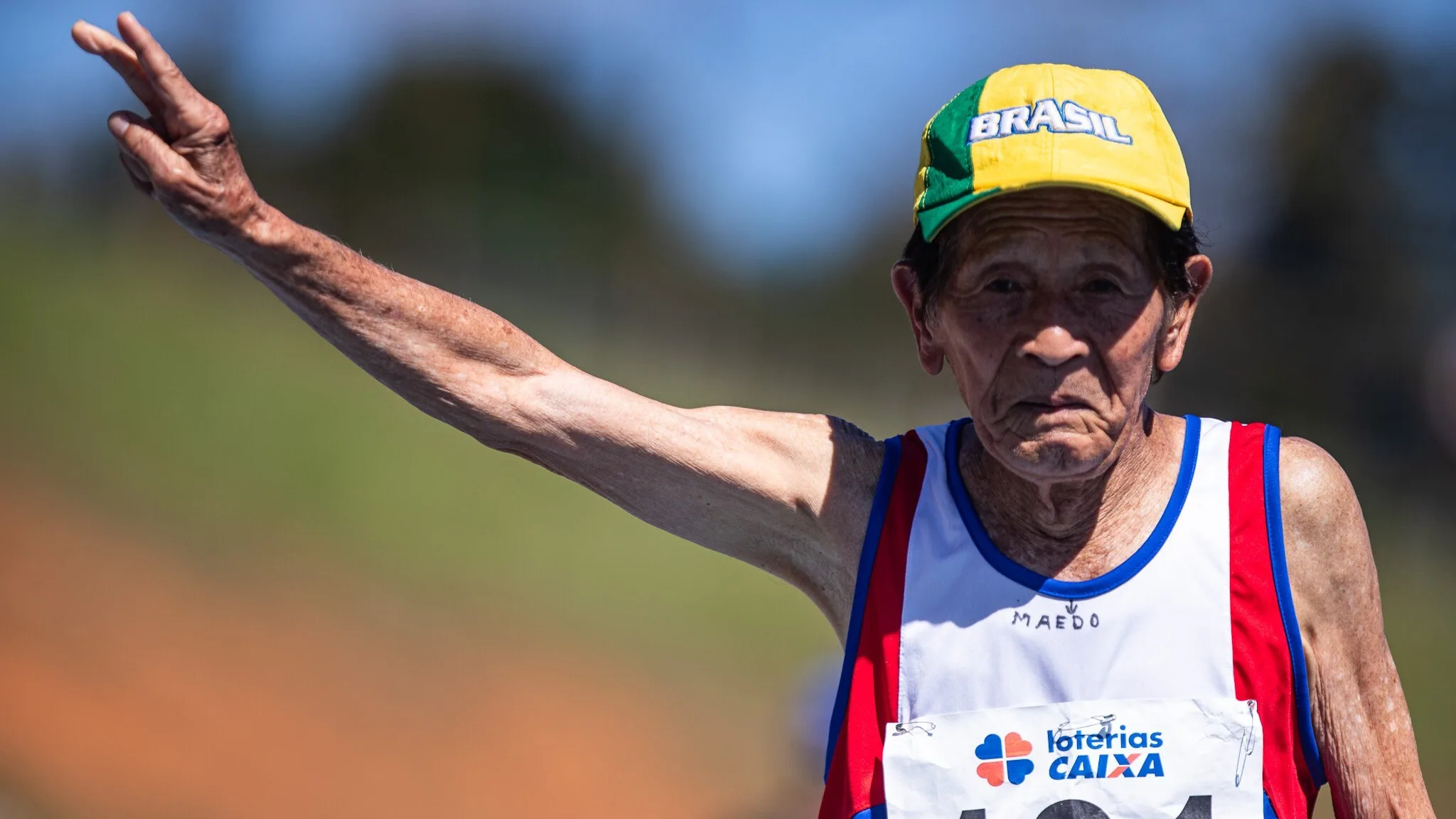 Ele tem 96 anos e ganhou três medalhas de ouro no atletismo