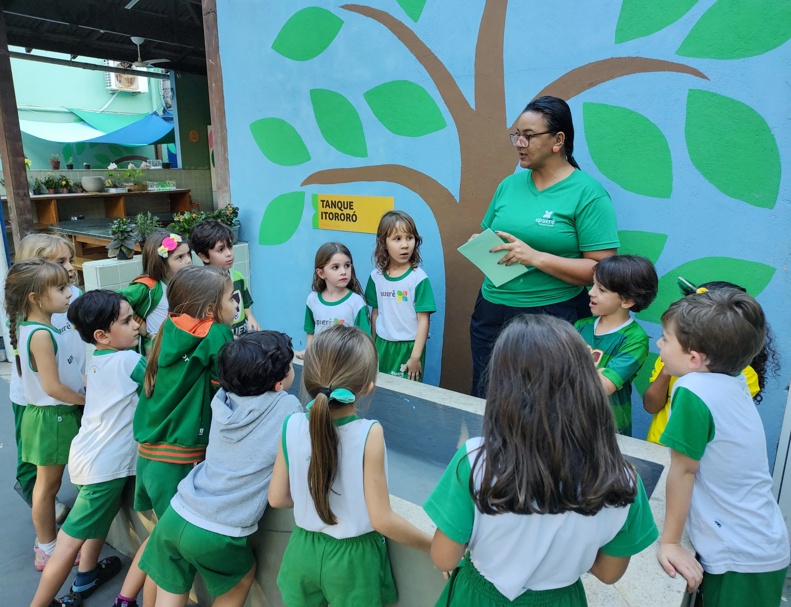 Socialização que fortalece laços e estimula o desenvolvimento emocional infantil