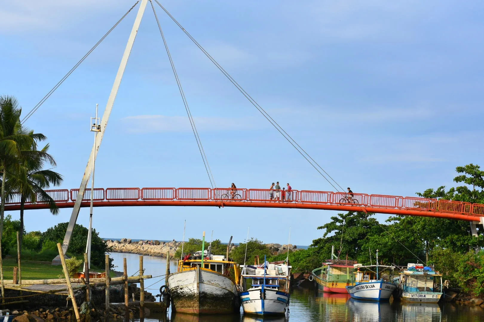 Jovem morre afogado após pular de ponte em Jacaraípe, na Serra