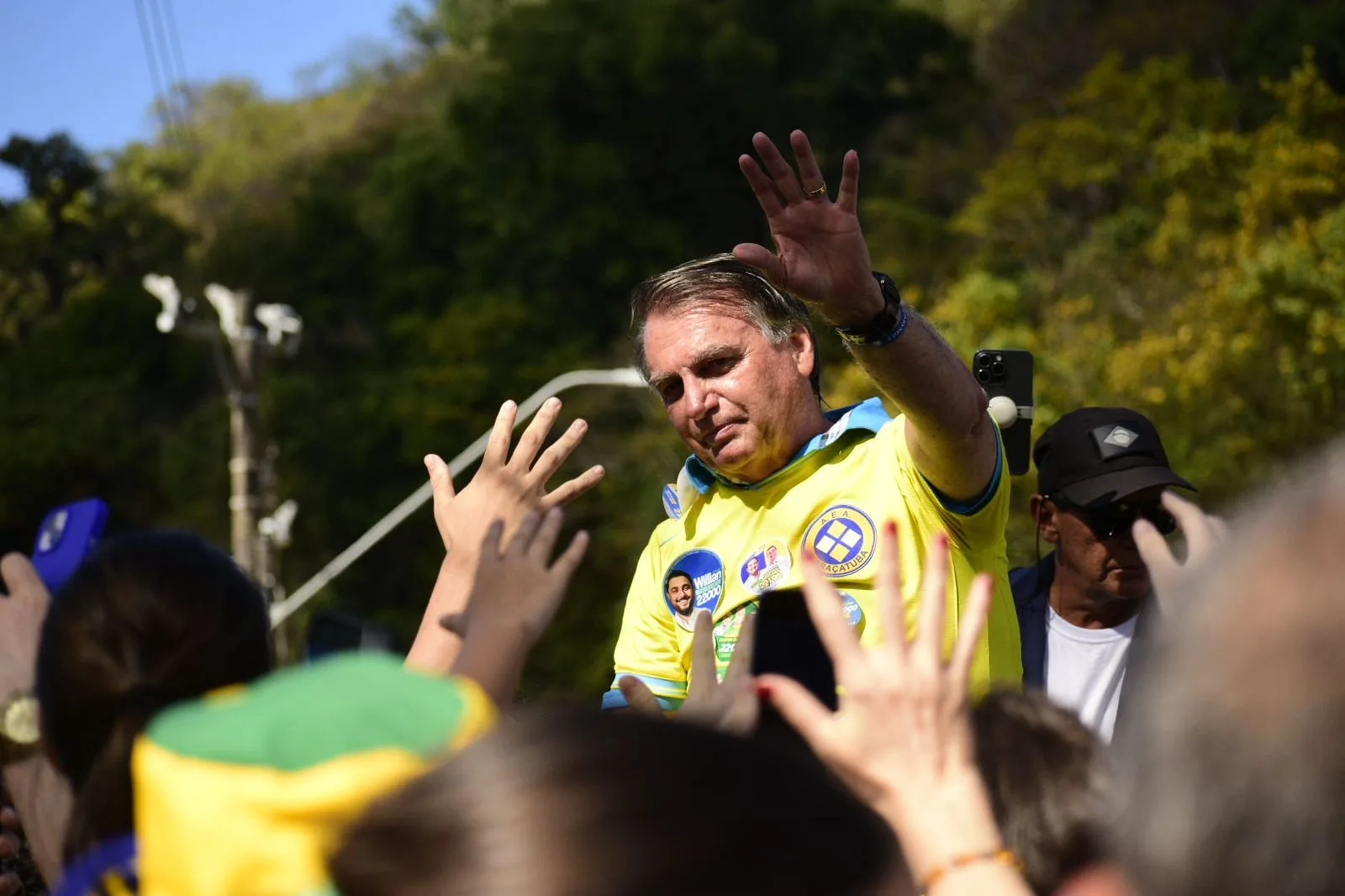 Bolsonaro: "Não se dá golpe com um general da reserva e meia dúzia de oficiais"