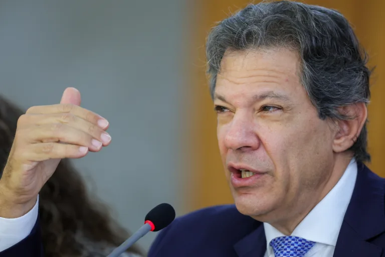 Haddad diz que, com plano, ele entrega economia melhor do que recebeu