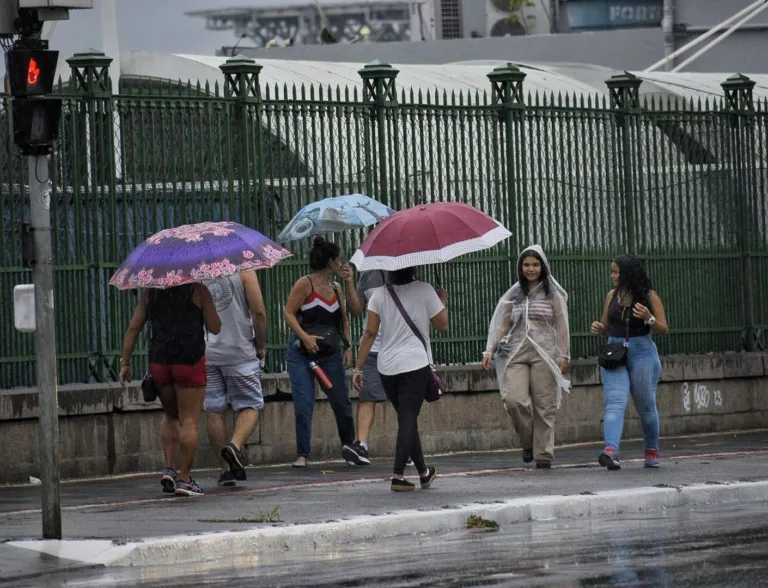 Inmet emite alerta de tempestades e ventos de 100 km/h para o ES