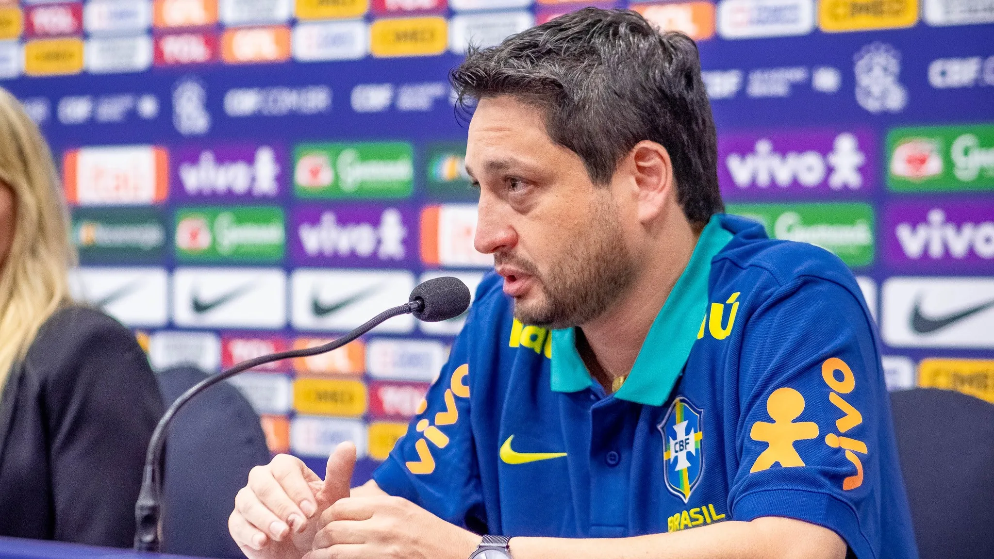 VÍDEO | Técnico convoca torcida para jogar junto do Brasil contra a Colômbia no ES