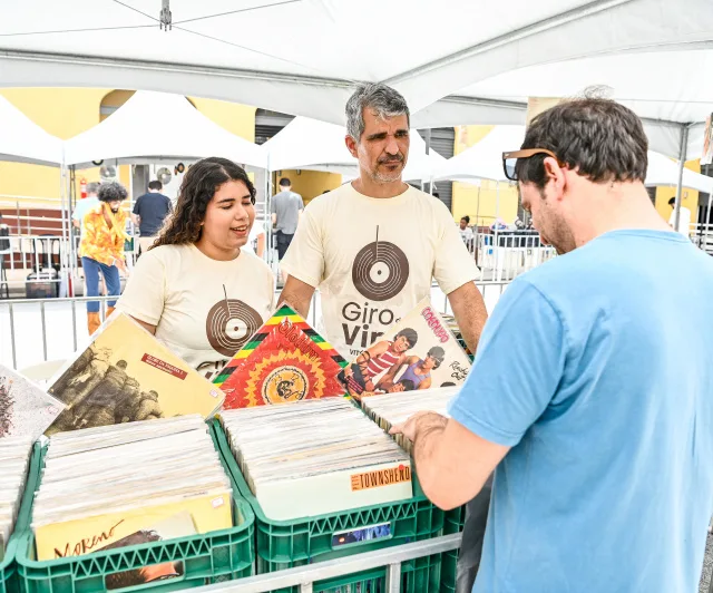 Giro do Vinil no Mercado da Capixaba