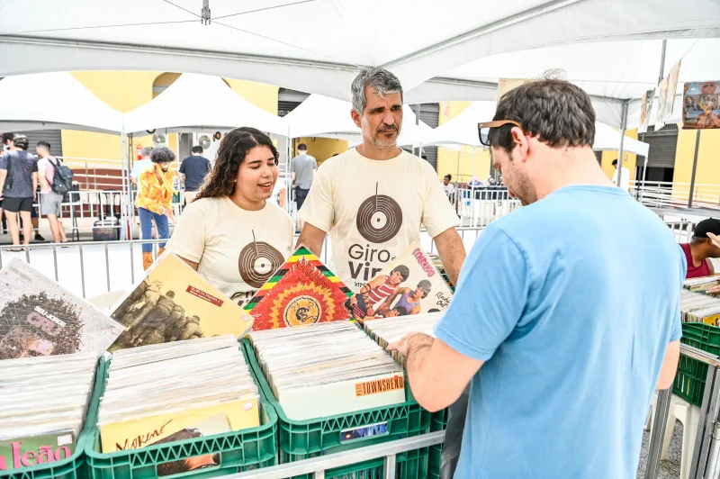 Giro do Vinil no Mercado da Capixaba